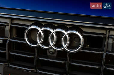 Внедорожник / Кроссовер Audi Q8 2019 в 