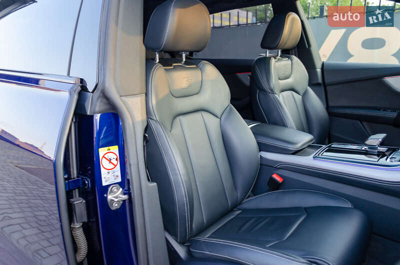 Внедорожник / Кроссовер Audi Q8 2019 в Киеве