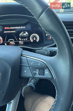 Внедорожник / Кроссовер Audi Q8 2023 в 