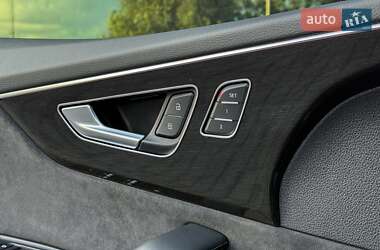 Внедорожник / Кроссовер Audi Q8 2020 в 