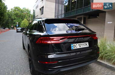 Внедорожник / Кроссовер Audi Q8 2022 в 