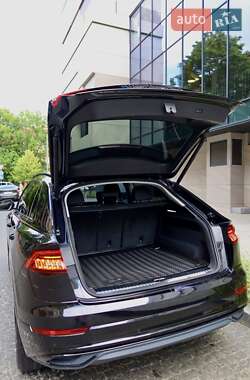 Внедорожник / Кроссовер Audi Q8 2022 в 