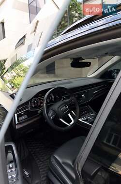 Внедорожник / Кроссовер Audi Q8 2022 в 