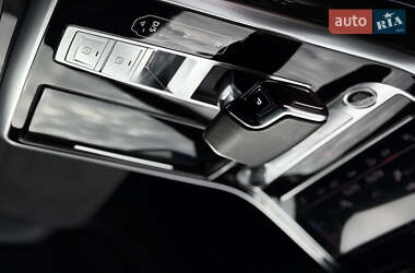 Внедорожник / Кроссовер Audi Q8 2021 в 