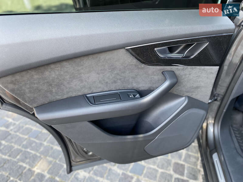 Внедорожник / Кроссовер Audi Q8 2020 в Киеве
