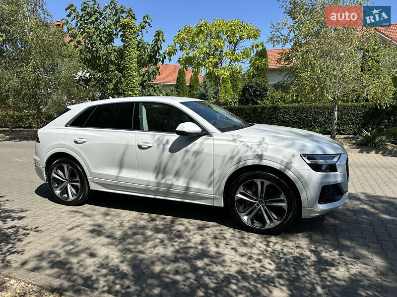 Внедорожник / Кроссовер Audi Q8 2020 в Одессе