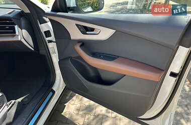 Внедорожник / Кроссовер Audi Q8 2020 в 