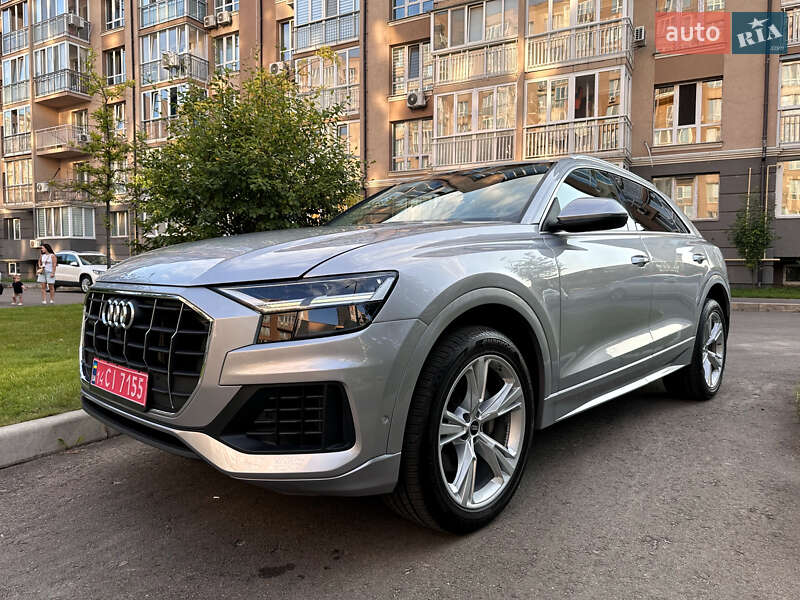Внедорожник / Кроссовер Audi Q8 2022 в 
