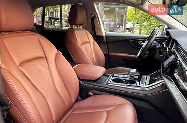 Внедорожник / Кроссовер Audi Q8 2022 в 