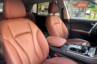 Внедорожник / Кроссовер Audi Q8 2022 в 