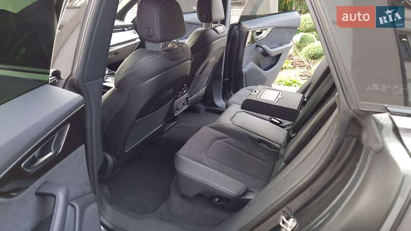 Внедорожник / Кроссовер Audi Q8 2023 в Киеве