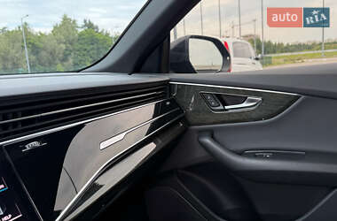 Внедорожник / Кроссовер Audi Q8 2018 в 