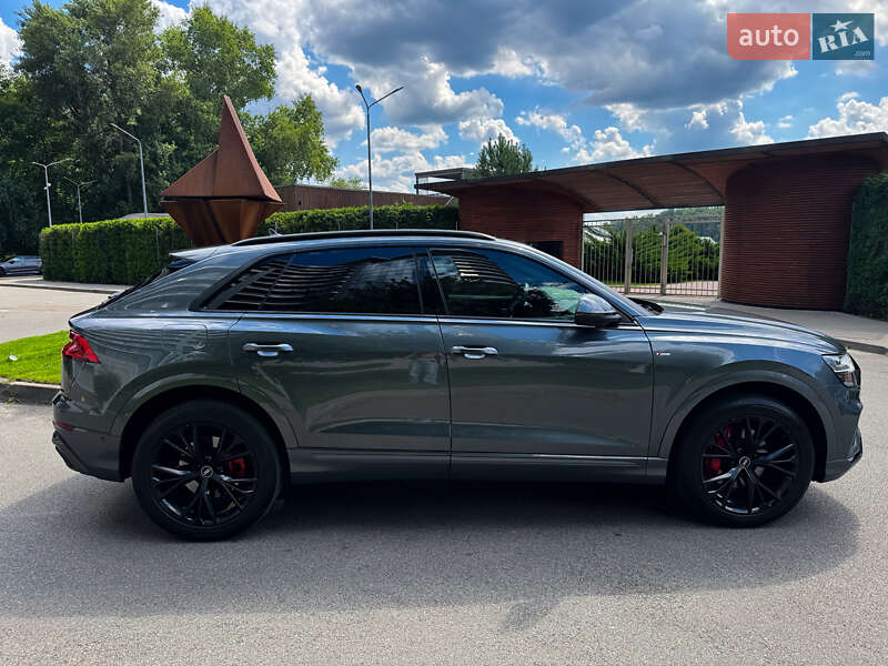 Внедорожник / Кроссовер Audi Q8 2021 в Киеве