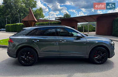 Внедорожник / Кроссовер Audi Q8 2021 в 