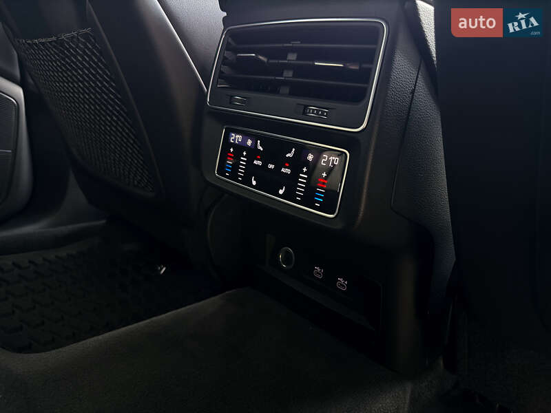 Внедорожник / Кроссовер Audi Q8 2021 в Киеве