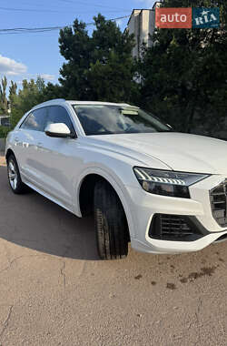 Внедорожник / Кроссовер Audi Q8 2018 в 