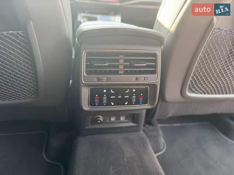 Внедорожник / Кроссовер Audi Q8 2018 в Киеве