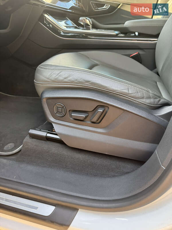 Внедорожник / Кроссовер Audi Q8 2018 в Киеве