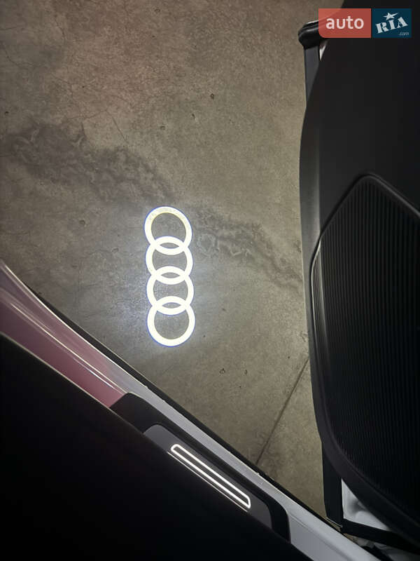 Внедорожник / Кроссовер Audi Q8 2018 в Киеве