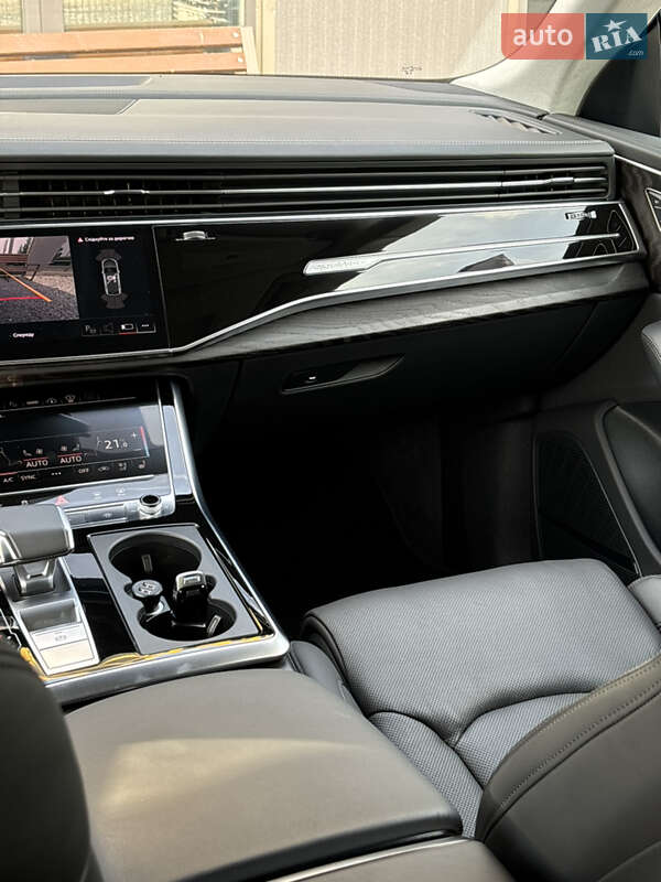 Внедорожник / Кроссовер Audi Q8 2023 в Львове