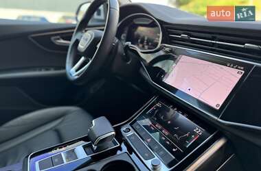 Внедорожник / Кроссовер Audi Q8 2023 в 