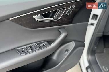 Внедорожник / Кроссовер Audi Q8 2023 в 