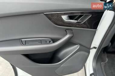 Внедорожник / Кроссовер Audi Q8 2023 в 