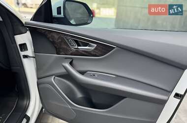 Внедорожник / Кроссовер Audi Q8 2023 в 