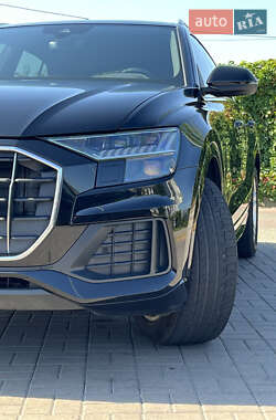 Внедорожник / Кроссовер Audi Q8 2021 в 