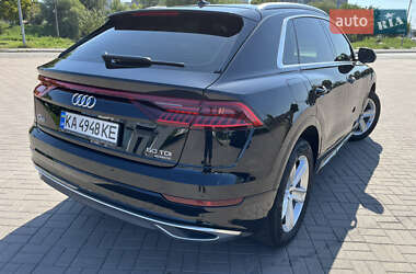 Внедорожник / Кроссовер Audi Q8 2021 в 