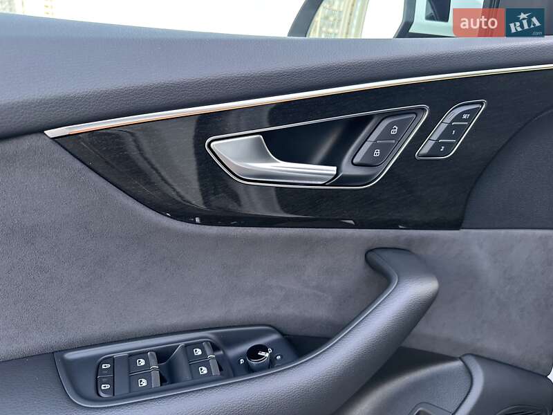 Внедорожник / Кроссовер Audi Q8 2023 в Киеве