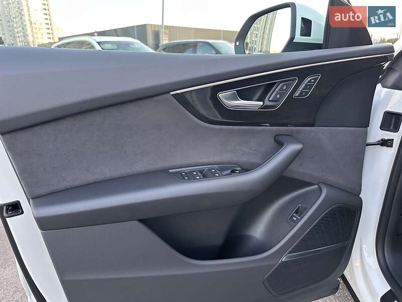 Внедорожник / Кроссовер Audi Q8 2023 в Киеве