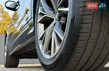 Внедорожник / Кроссовер Audi Q8 2021 в 