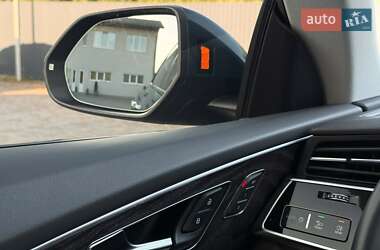 Внедорожник / Кроссовер Audi Q8 2021 в 