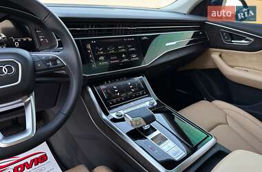 Внедорожник / Кроссовер Audi Q8 2021 в 