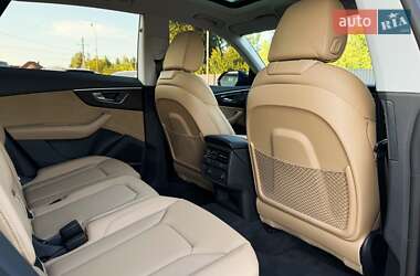 Внедорожник / Кроссовер Audi Q8 2021 в 
