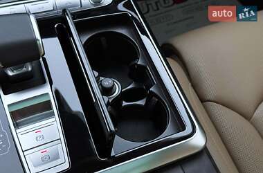 Внедорожник / Кроссовер Audi Q8 2021 в 