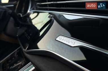 Внедорожник / Кроссовер Audi Q8 2021 в 