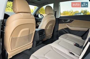 Внедорожник / Кроссовер Audi Q8 2021 в 