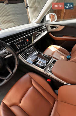 Внедорожник / Кроссовер Audi Q8 2020 в 
