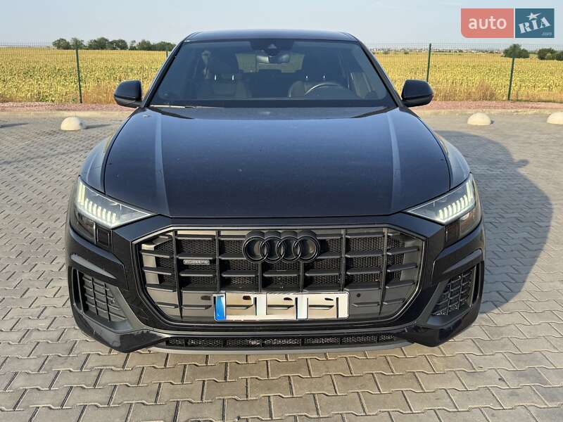 Внедорожник / Кроссовер Audi Q8 2019 в 