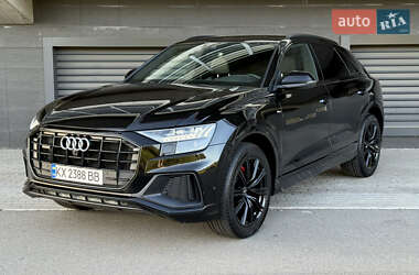 Внедорожник / Кроссовер Audi Q8 2022 в 