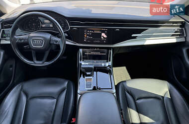 Внедорожник / Кроссовер Audi Q8 2018 в 