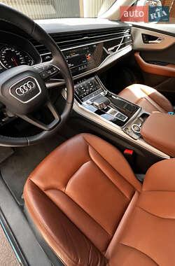 Внедорожник / Кроссовер Audi Q8 2020 в 