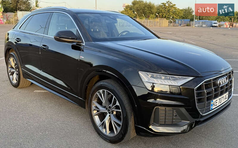Внедорожник / Кроссовер Audi Q8 2023 в 