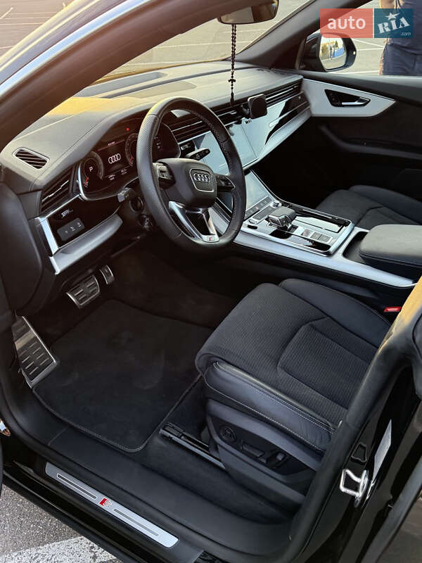 Позашляховик / Кросовер Audi Q8 2023 в Дніпрі