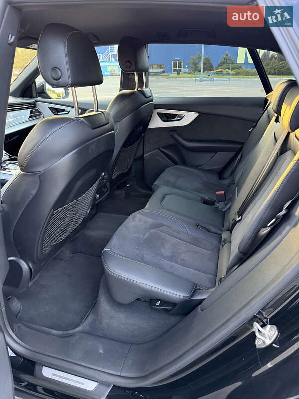 Позашляховик / Кросовер Audi Q8 2023 в Дніпрі