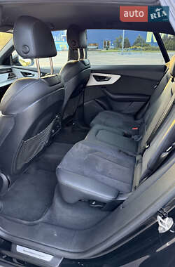 Внедорожник / Кроссовер Audi Q8 2023 в 