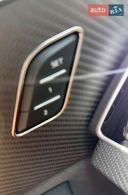 Внедорожник / Кроссовер Audi Q8 2023 в 