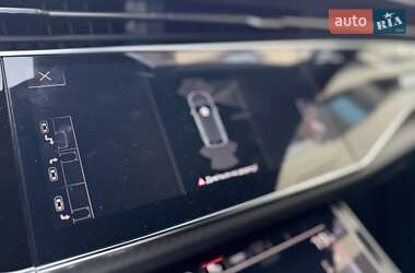 Внедорожник / Кроссовер Audi Q8 2023 в 